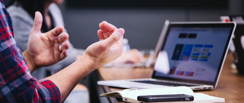 What are the main challenges in implementing an AI operating model?